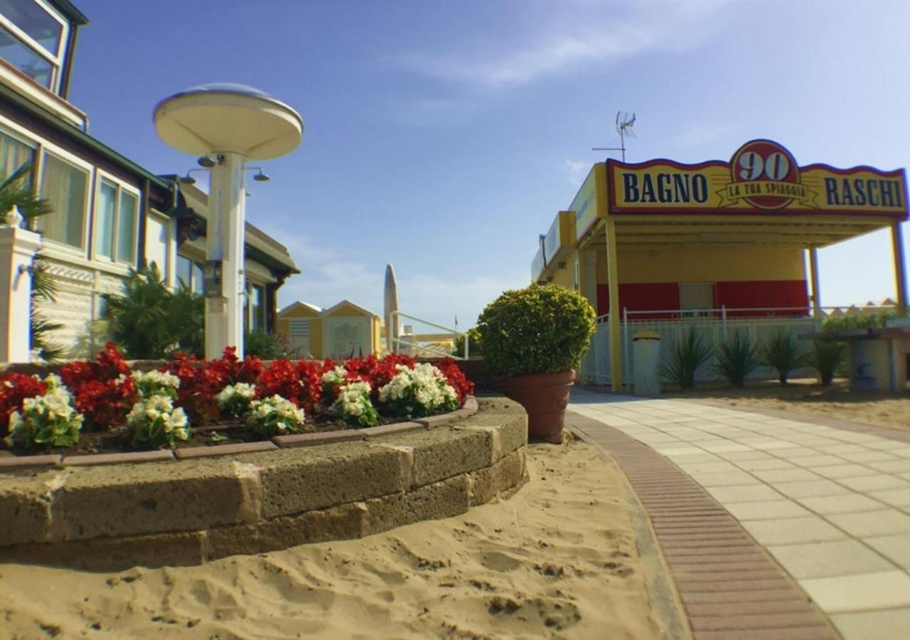 Hotel Mon Cheri Риччоне Екстер'єр фото