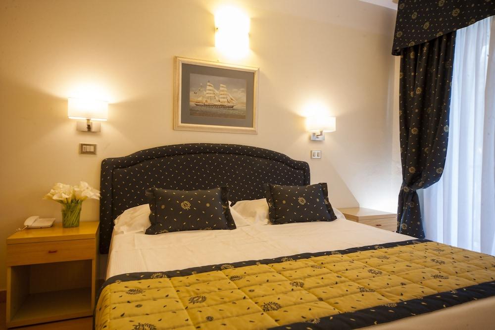 Hotel Mon Cheri Риччоне Екстер'єр фото