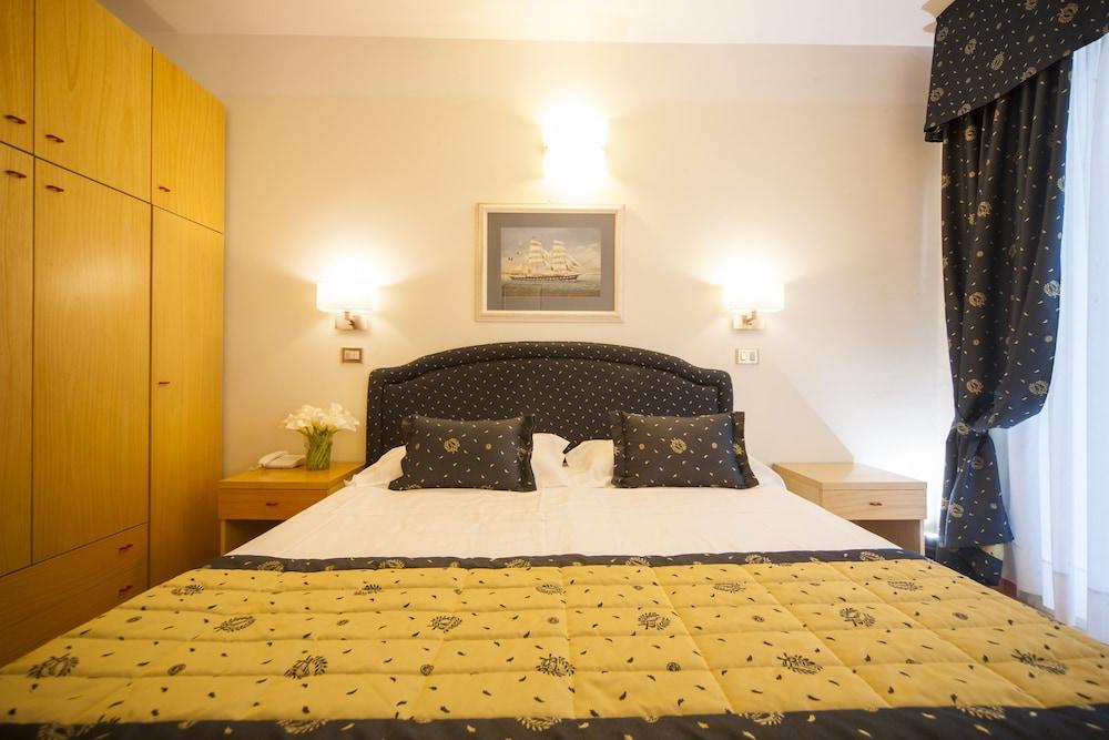 Hotel Mon Cheri Риччоне Екстер'єр фото