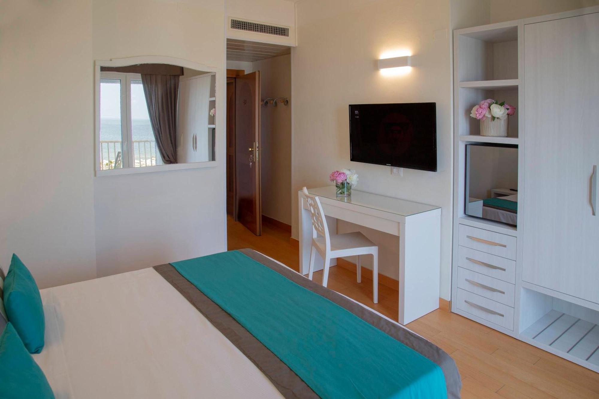 Hotel Mon Cheri Риччоне Екстер'єр фото