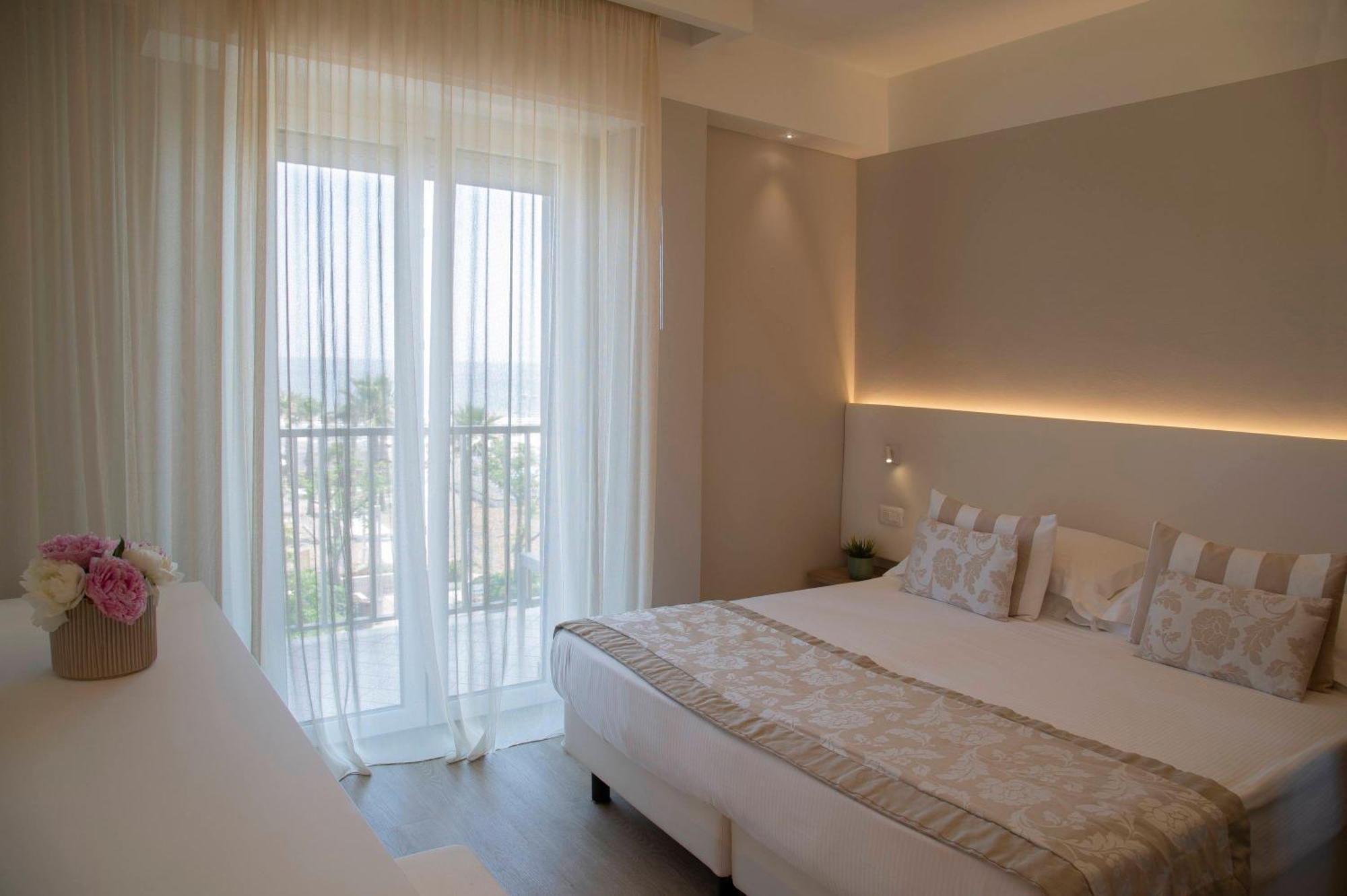 Hotel Mon Cheri Риччоне Номер фото