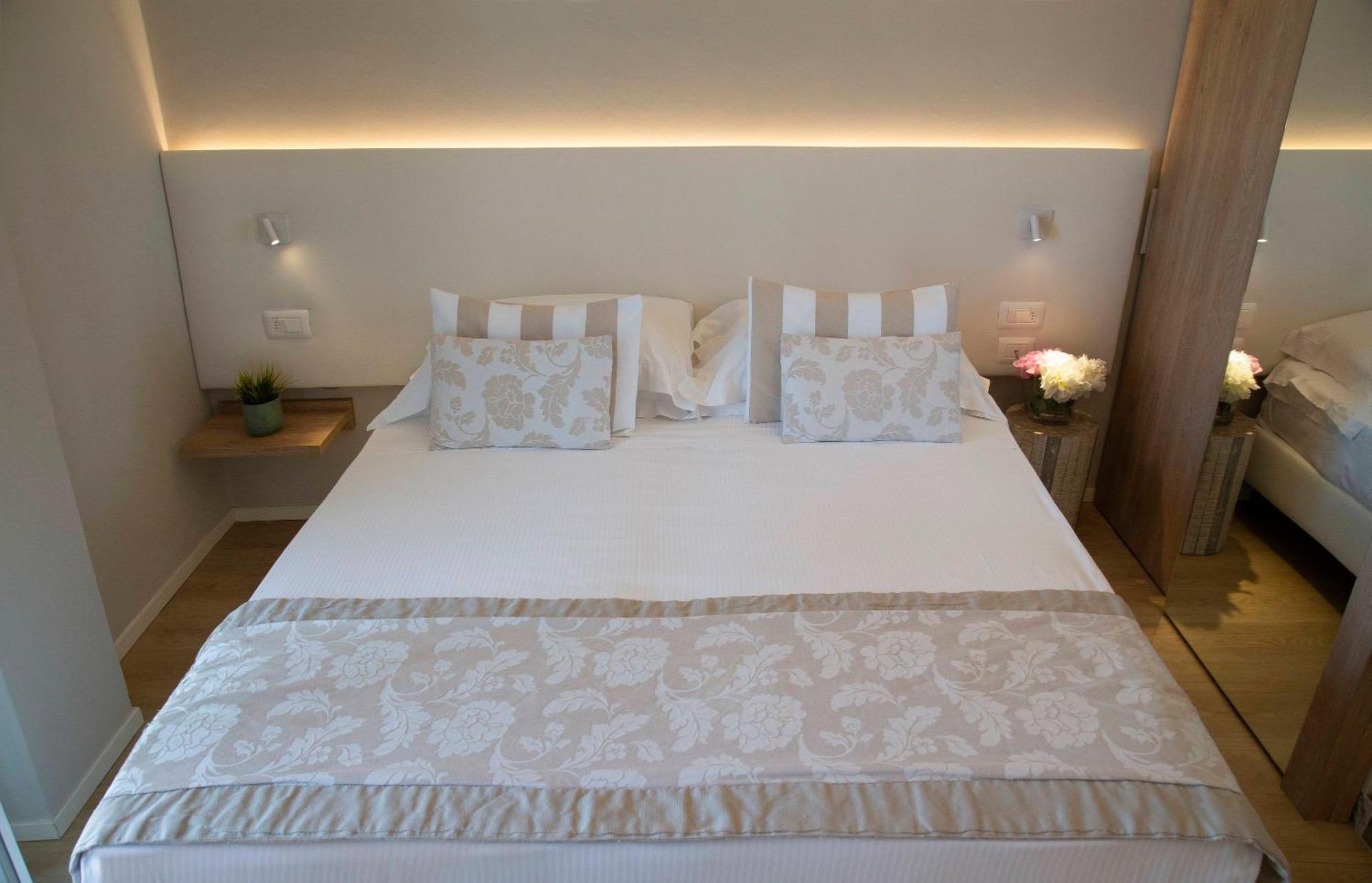 Hotel Mon Cheri Риччоне Номер фото