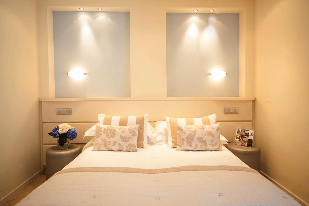 Hotel Mon Cheri Риччоне Екстер'єр фото