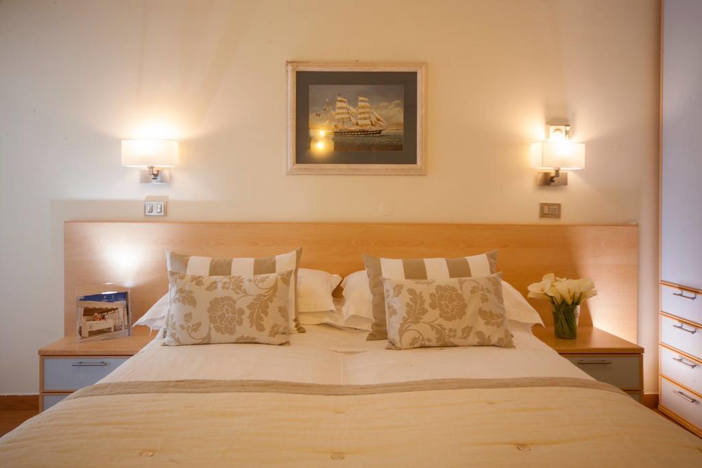 Hotel Mon Cheri Риччоне Номер фото