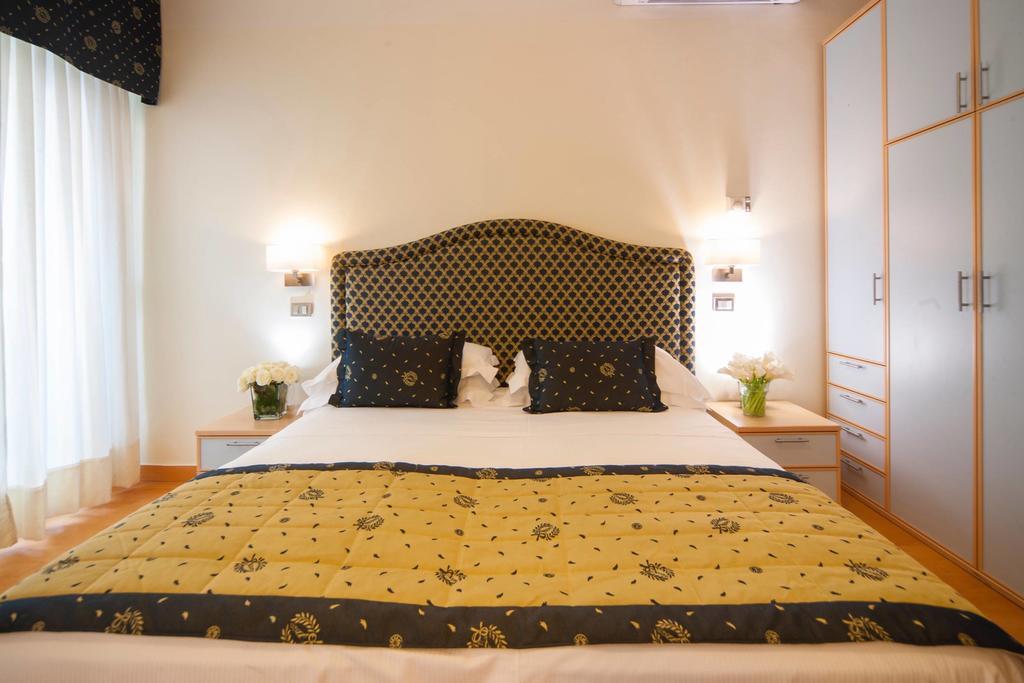 Hotel Mon Cheri Риччоне Номер фото
