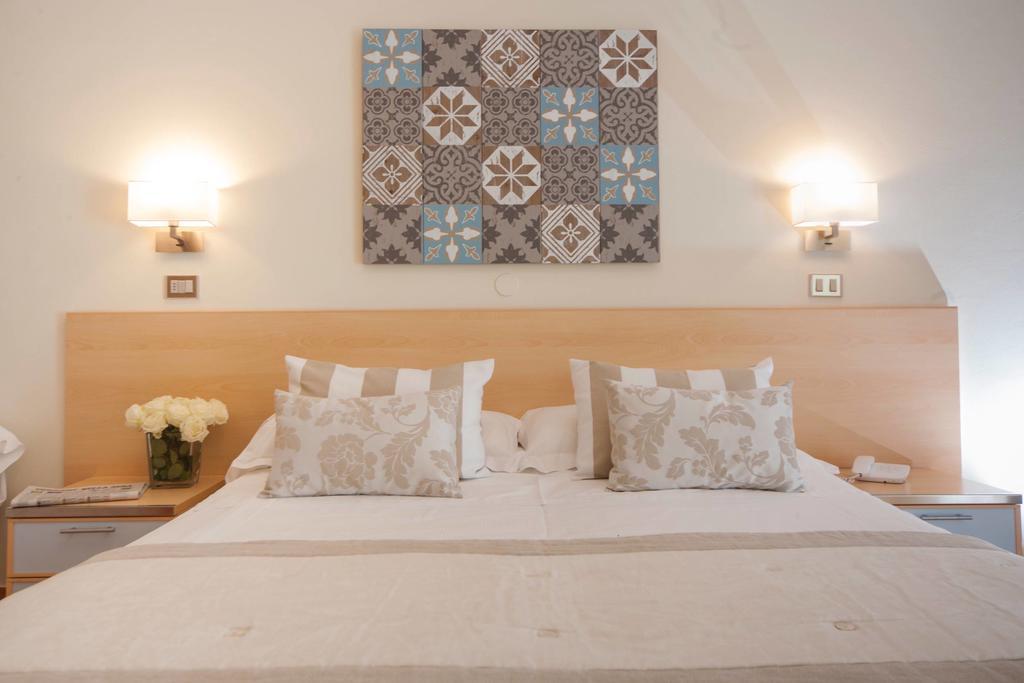 Hotel Mon Cheri Риччоне Номер фото
