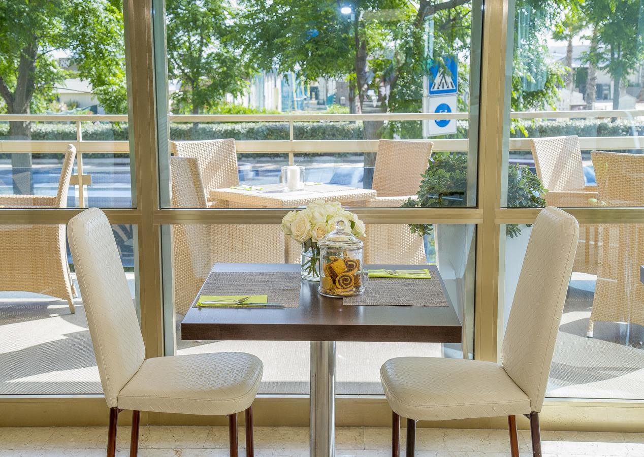 Hotel Mon Cheri Риччоне Екстер'єр фото
